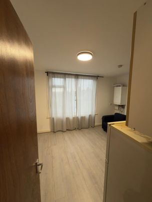 1 Bed Flat, Mersham Road, CR7 - Photo 1