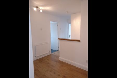 3 Bed Flat, Tollgate Rd, E16 - Photo 4