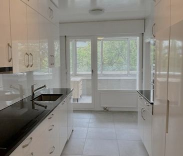 LUXUEUX ET SPACIEUX APPARTEMENT TRAVERSANT DANS RÉSIDENCE DE LUXE - Photo 2