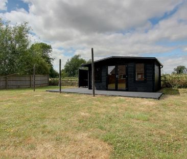 South End Lane, Northall - Photo 1