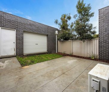 LOW MAINTENANCE 4 BEDROOM TOWNHOUSE - Photo 3