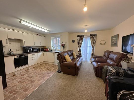 2 bedroom end of terrace house to rent - Photo 1