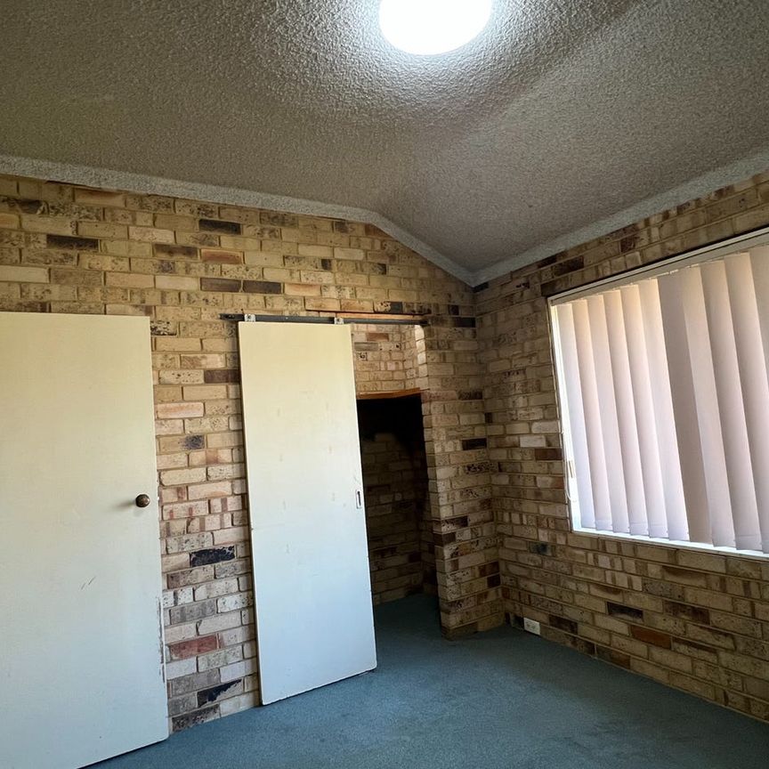 Large Light-filled Two Bedroom Townhouse - Photo 1