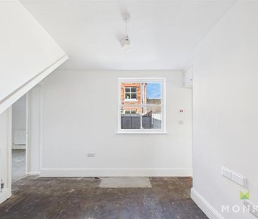 2 bedroom semi-detached house to rent - Photo 3