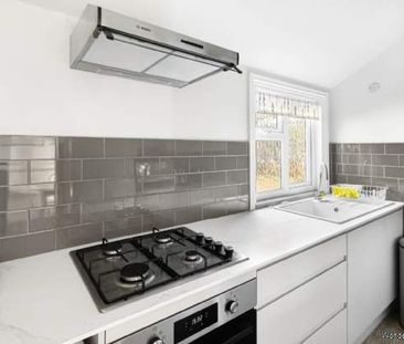 1 bedroom property to rent in Ascot - Photo 6