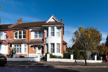 4 bedroom semi-detached house to rent - Photo 4