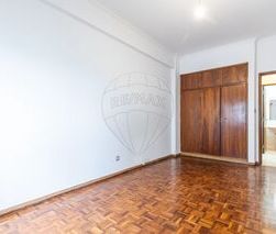 Apartment 3 bedrooms for rent Beato Lisboa - parking space, garage - Photo 4