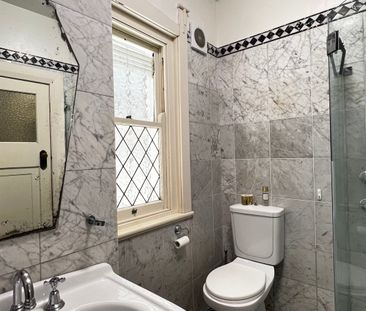 Elizabeth Bay - Photo 2