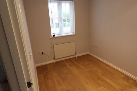 3 bedroom House To Let Total Size: 1098 SQ FT - Photo 4