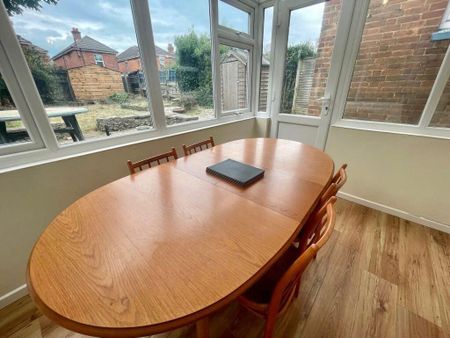 London Road, Portsmouth - Photo 4