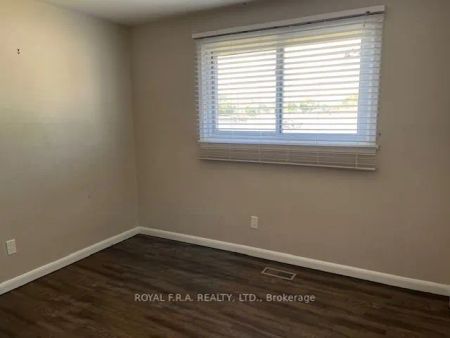 Detached Home For Lease | S9018349 - Photo 2