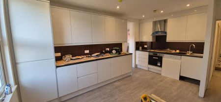 4 bedroom flat to rent - Photo 5