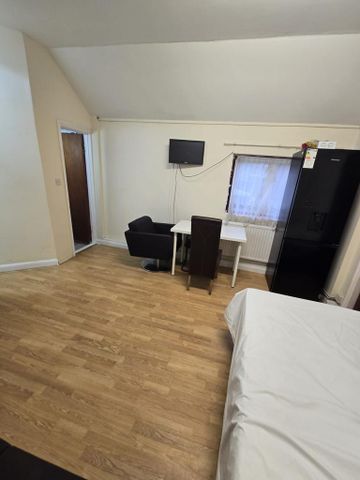 2 bedroom property to rent - Photo 4