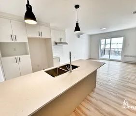 1 room apartment of 125m² in Sherbrooke - Photo 1