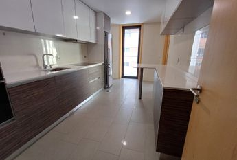 Apartamento T2 junto ao Centro Comercial Glicínias