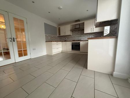 3 bedroom semi-detached house to rent - Photo 5