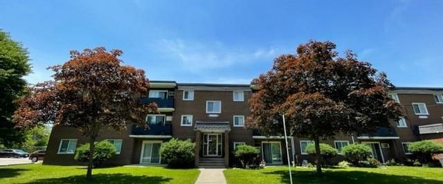 9553-9565 Tecumseh Road East-Maple Glenn Apartments | 9553-9565 Tecumseh Road East, Windsor - Photo 1