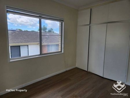Sunnybank Upper level with 3 bedrooms and 2 bathrooms. All bedrooms with air condition - Photo 4