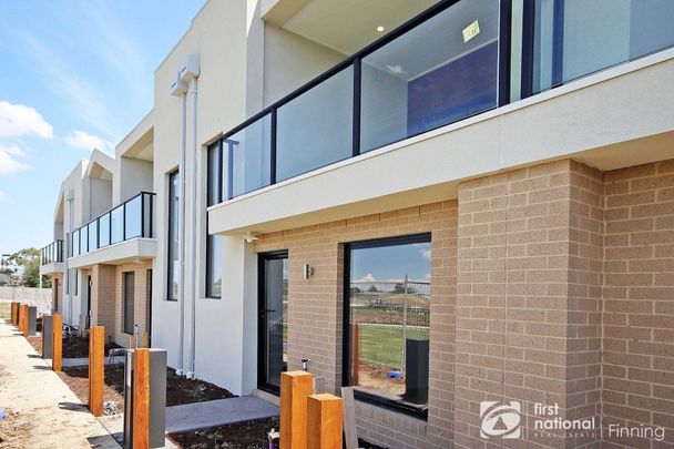 TOWNHOUSE - ELISTON ESTATE CLYDE - Photo 1