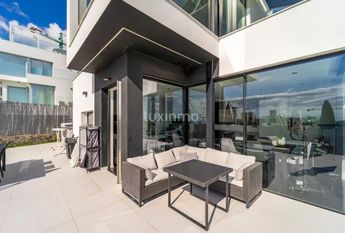 Modern villa with sea views in Balcón de Finestrat