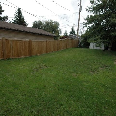 Beautiful Main Floor Suite in a Very Quiet St. Albert Neighborhood - Photo 1