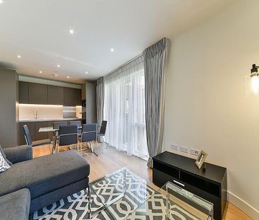 A modern and spacious 2 bedroom flat in Royal Arsenal Riverside SE18. - Photo 1