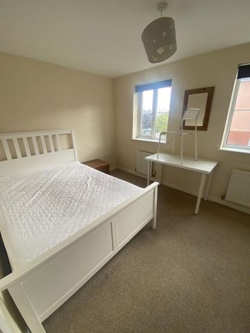 5 bedroom end of terrace house to rent - Photo 2