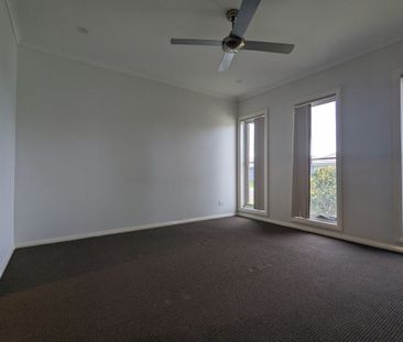 Great Family Four Bedroom Home in Willowdale Estate - Photo 2