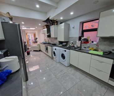 1 bedroom in a house share to rent - Photo 2