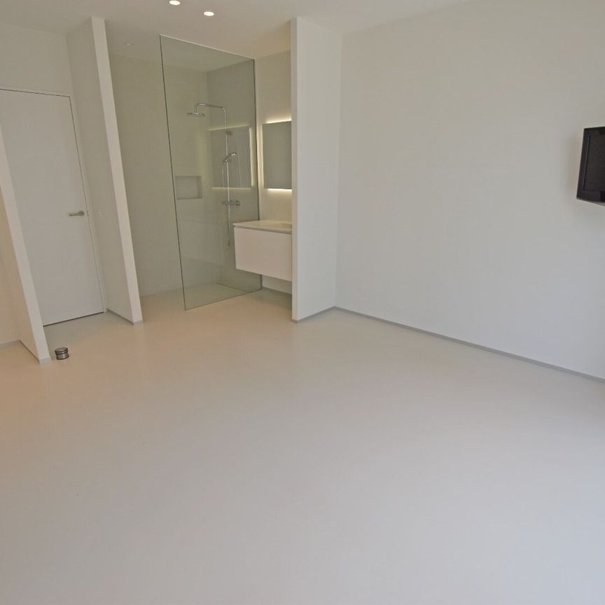 Nieuwbouwappartement met 1 slaapkamer gelegen in hartje Zoute met prachtig zicht over de villa's van het Zoute - Photo 1
