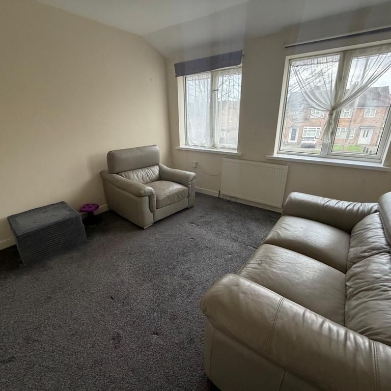 3 bedroom flat to rent - Photo 1