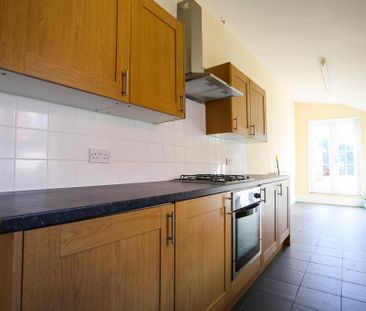 2 bedroom end of terrace house to rent - Photo 6