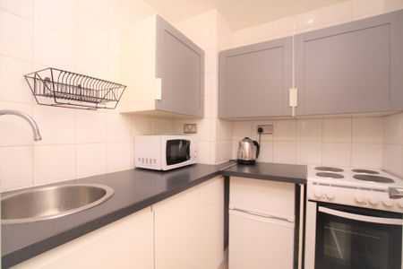 Dumbarton Road, Scotstoun, Glasgow - Photo 2