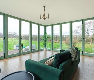A well presented family home on the edge of the New Forest National Park. - Photo 3