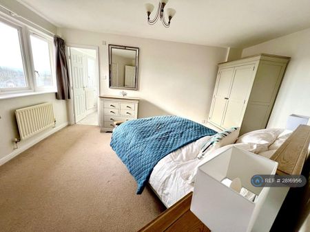 2 bedroom penthouse to rent - Photo 3