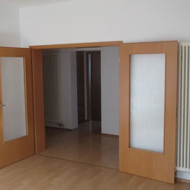 herrlich geschnittene Komf. 4- Zi. Wohnung mit SÜDBALKON - Foto 1