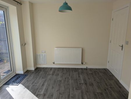 4 bedroom semi-detached house to rent - Photo 2