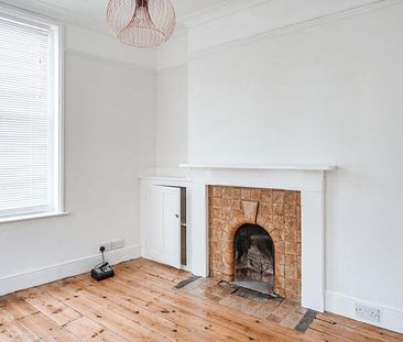 2 bedroom house to rent St. Augustine Road, Littlehampton, BN17 - Photo 1