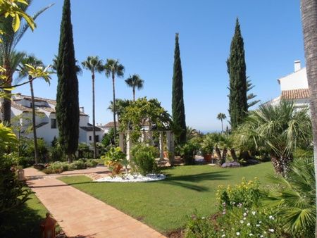 Apartment in Sierra Blanca, Costa del Sol - Photo 4