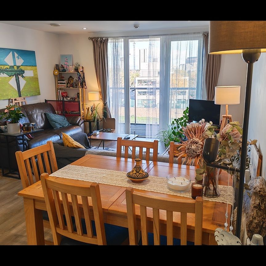 2 Bed Flat, Cordelia Street, E14 - Photo 1