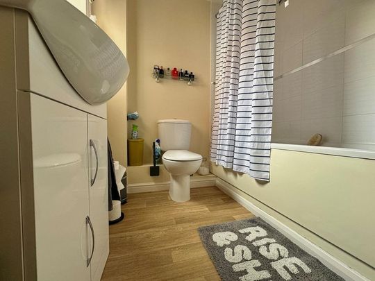 2 bedroom ground floor flat to rent - Photo 1