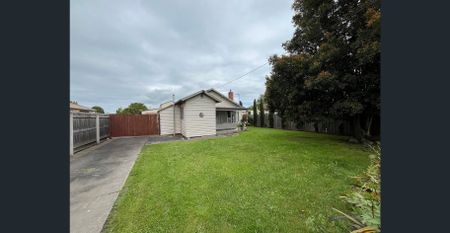 Charming 3 Bedroom Home In A Perfect Location - Photo 4