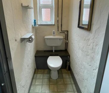 1 bedroom in a house share to rent - Photo 5