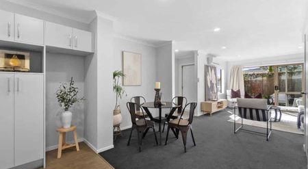 Stylish Three Bedroom in Hamilton East - Photo 2