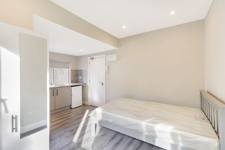 Studio Flat, Wandle Bank, CR0 - Photo 2