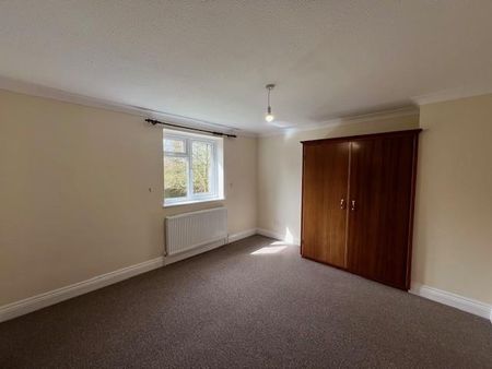 4 bedroom detached house to rent - Photo 3