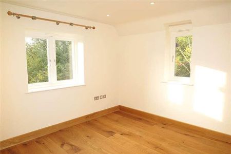 East Bridge Close, Tilford, Surrey, GU10 - Photo 3