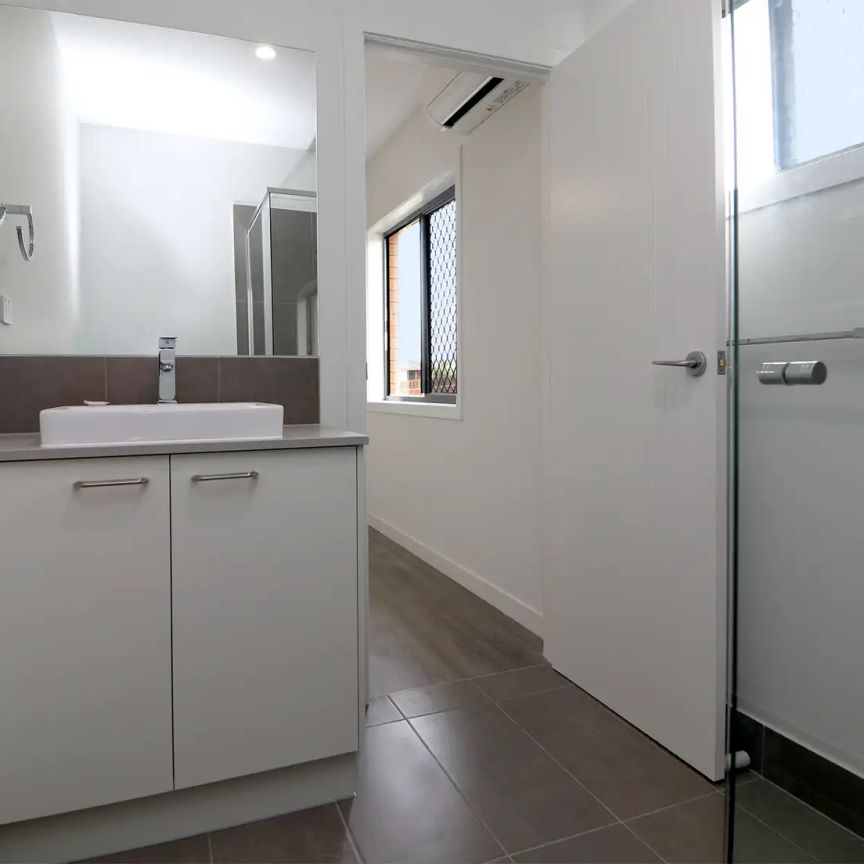 “Prime Position, Immaculate Home-Close to Train, Shops, Schools” - Photo 1