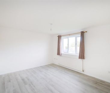 2 bedroom ground floor flat to rent - Photo 1