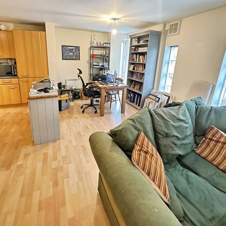 2 bedroom flat to rent - Photo 1